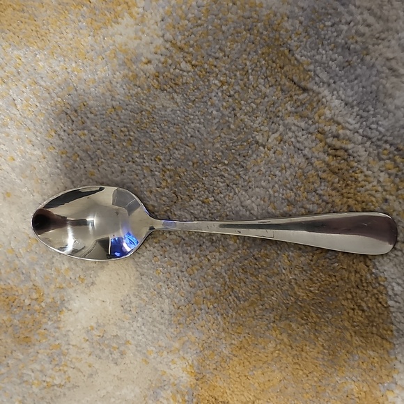 Amazon Basic Silverware Set - Picture 3 of 12